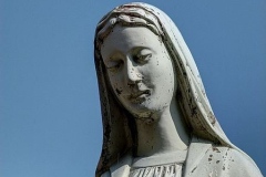 Fragment posągu Matki Bożej przedstawiający głowę