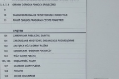 Tablica informacyjna przy wejściu do windy