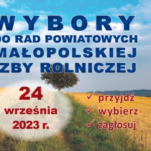 Złociste zboże przedzielone miedzą, pośrodku rośnie drzewo