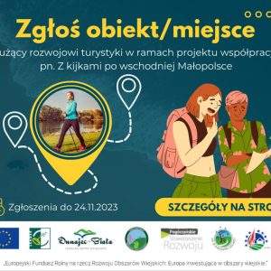 Postacie turystów, po lewej postać idąca z kijkami.