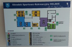 Mapa ośrodka. Na górze napis "Ośrodek Sportowo-Rekreacyjny Relaks". W środku plan ośrodka z zaznaczonymi pomieszczeniami. Na dole legenda.