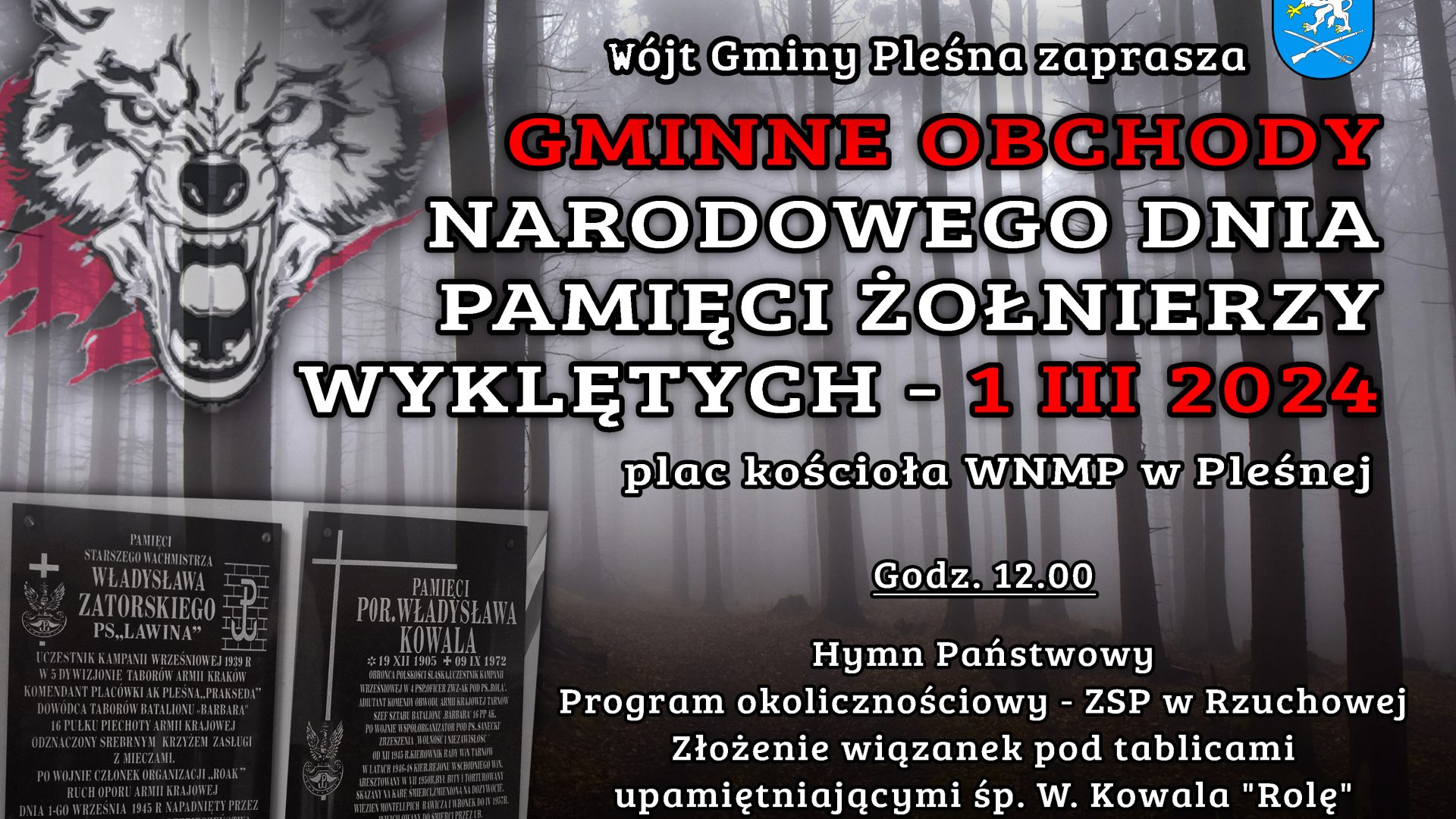 Tekst "Gminne Obchody Narodowego Dnia Pamięci Żołnierzy Wyklętych" na tle lasu. Po lewej stronie podobizna wilka oraz dwie tablice pamiątkowe.