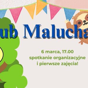 Na pierwszym planie napis "Klub Malucha". W tle po lewej stronie grafika z drzewem, po prawej zwisający leniwiec.