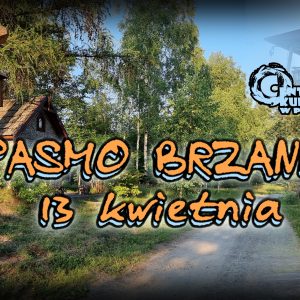 Tekst "Pasmo Brzanki 13 kwietnia". Na tle z lewej strony kapliczka latarnia i las, po prawej stronie wieża widokowa.
