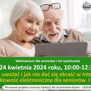 Para seniorów patrząca w ekran tabletu.