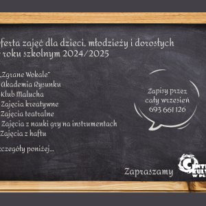 Na zdjęciu biały tekst na tle, które przypomina tablicę szkolną