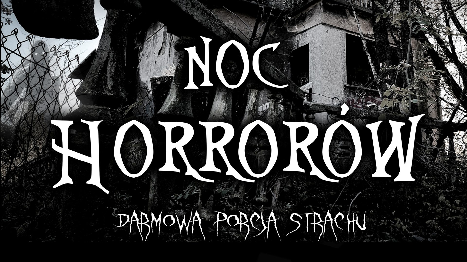 Napis "Noc Horrorów" na ciemnym tle i zdjęciu opuszczonego domu.