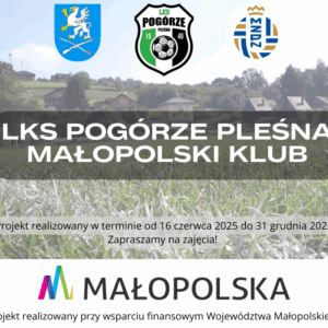 Herb Gminy Pleśna i LKS Pogórze Pleśna na tle murawy