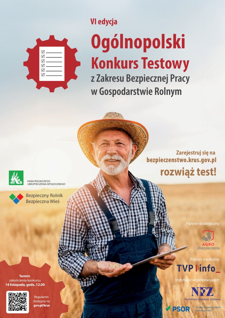 Rolnik w słomianym kapeluszu i koszuli w kratę stoi w zbożu