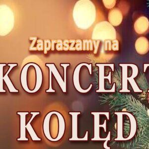 Tekst: "Zapraszamy na Koncert Kolęd" na tle igliwia i bokeh