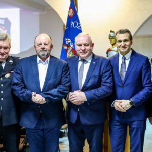 Stoją od lewej: Tadeusz Ścieżka, Stanisław Sorys, Ryszard Pagacz, Józef Knapik, Włodzimierz Kajmowicz