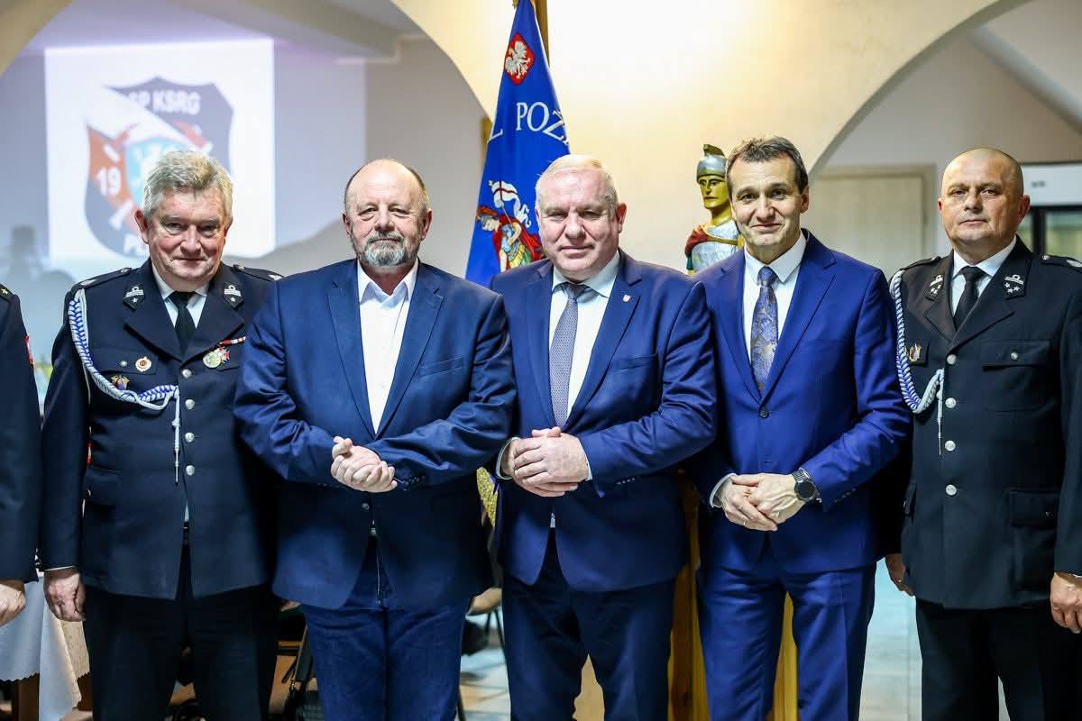 Stoją od lewej: Tadeusz Ścieżka, Stanisław Sorys, Ryszard Pagacz, Józef Knapik, Włodzimierz Kajmowicz