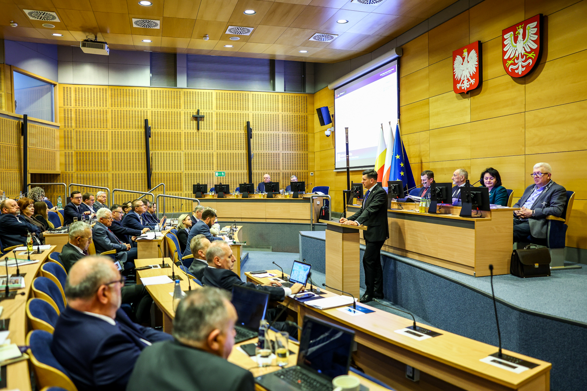 Radni Sejmiku Województwa Małopolskiego podczas Sesji
