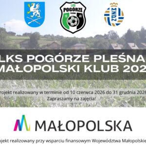 Grafika informacyjna, u góry herb Gminy Pleśna i LKS Pogórze Pleśna, w tle łąka i domy na wzniesieniu